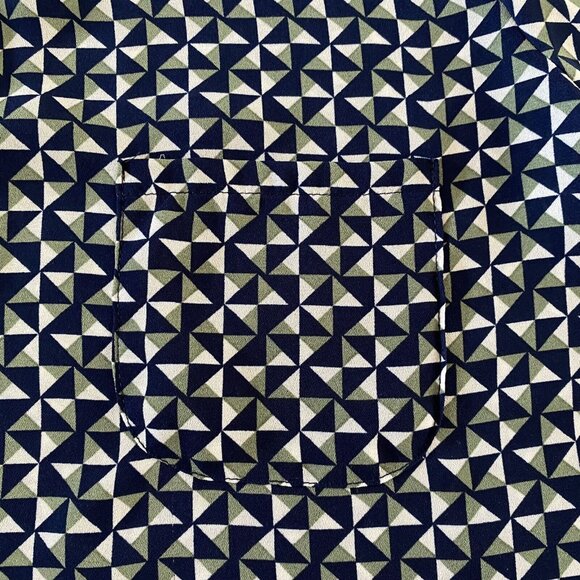 Lily White Women’s Blouse Size Medium Lightweight Shirt Sleeve Geometric Navy - Picture 3 of 7